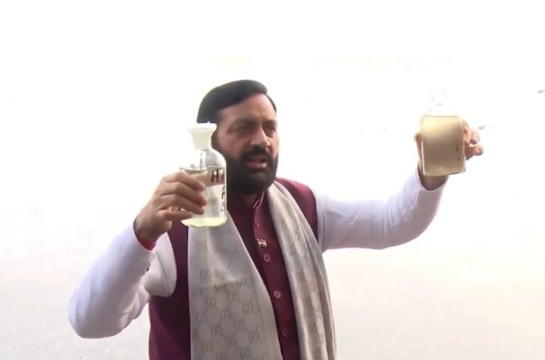 अपनी नाकामियों को छिपाते हुए घटिया राजनीति पर उतर आए Kejriwal