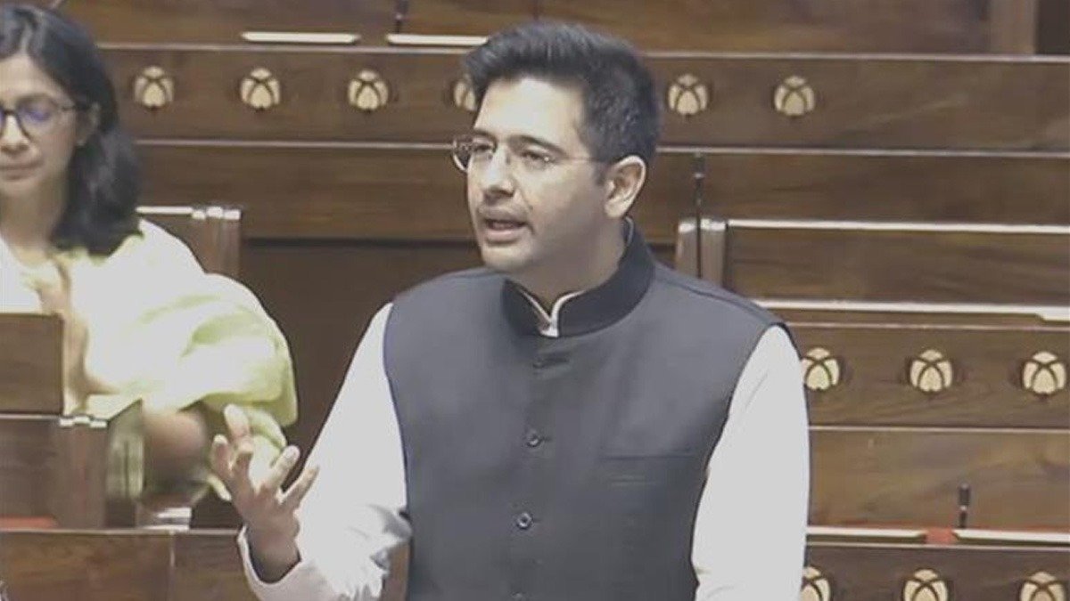 रेलवे की समस्याओं पर सरकार के खिलाफ बोले सांसद Raghav Chadha।