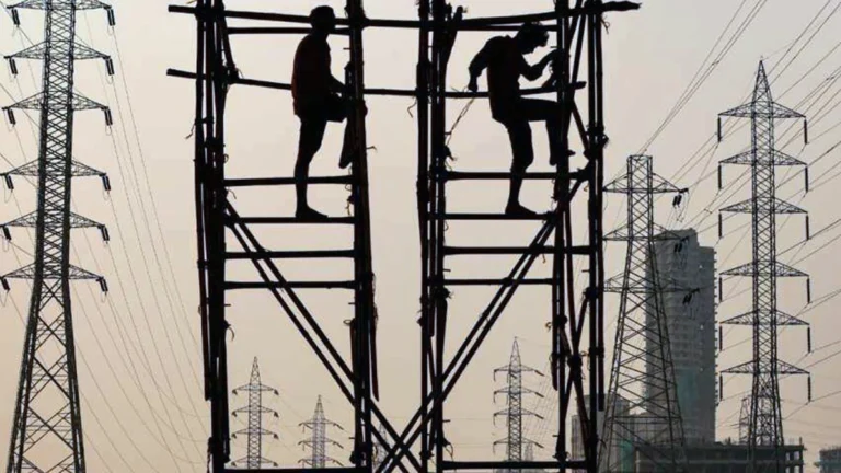 पंजाब: गर्मियों के मौसम में बिजली सप्लाई सुधारने के लिए Power comm विभाग के अधिकारियों ने शुरू किया अभियान।