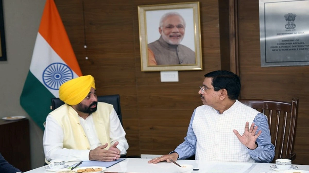 Punjab: मुख्यमंत्री भगवंत मान की केंद्रीय मंत्री प्रहलाद जोशी के साथ बैठक: आरडीएफ बकाया, एजेंटों के वेतन और खाद्यान्न परिवहन पर चर्चा।