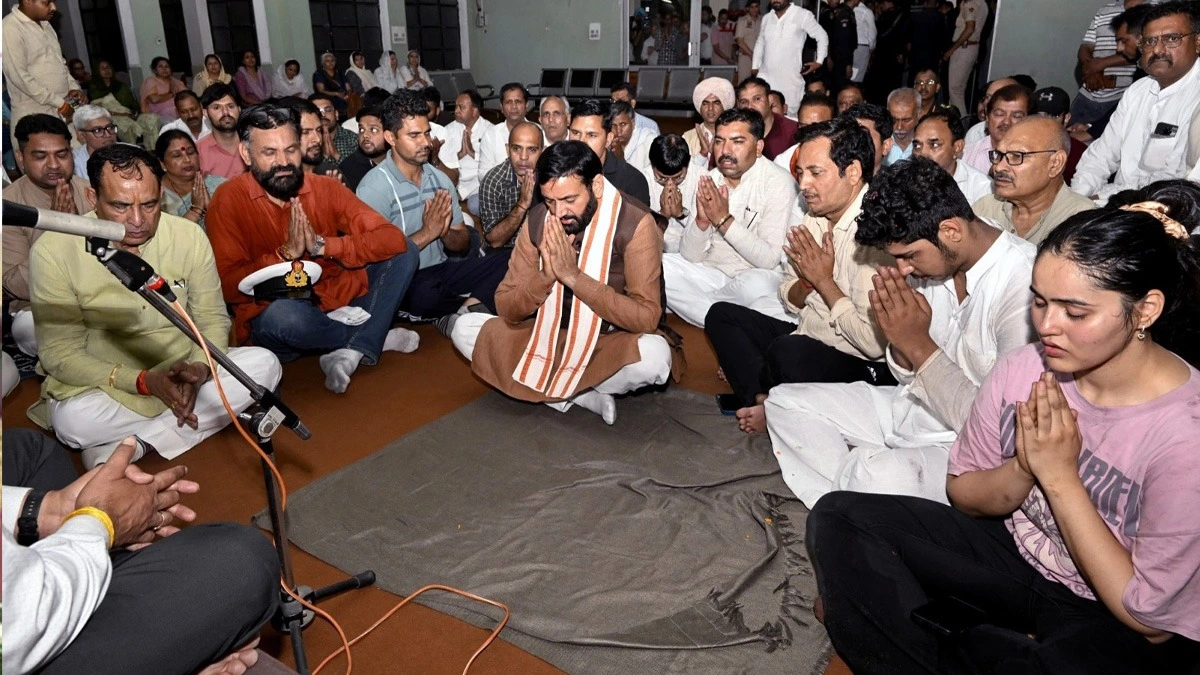 Haryana: “जिसने मेरे भाई को मारा, मुझे सिर्फ…” — शहीद लेफ्टिनेंट विनय नरवाल की बहन की मुख्यमंत्री नायब सैनी से भावुक अपील, क्या मिला जवाब ?