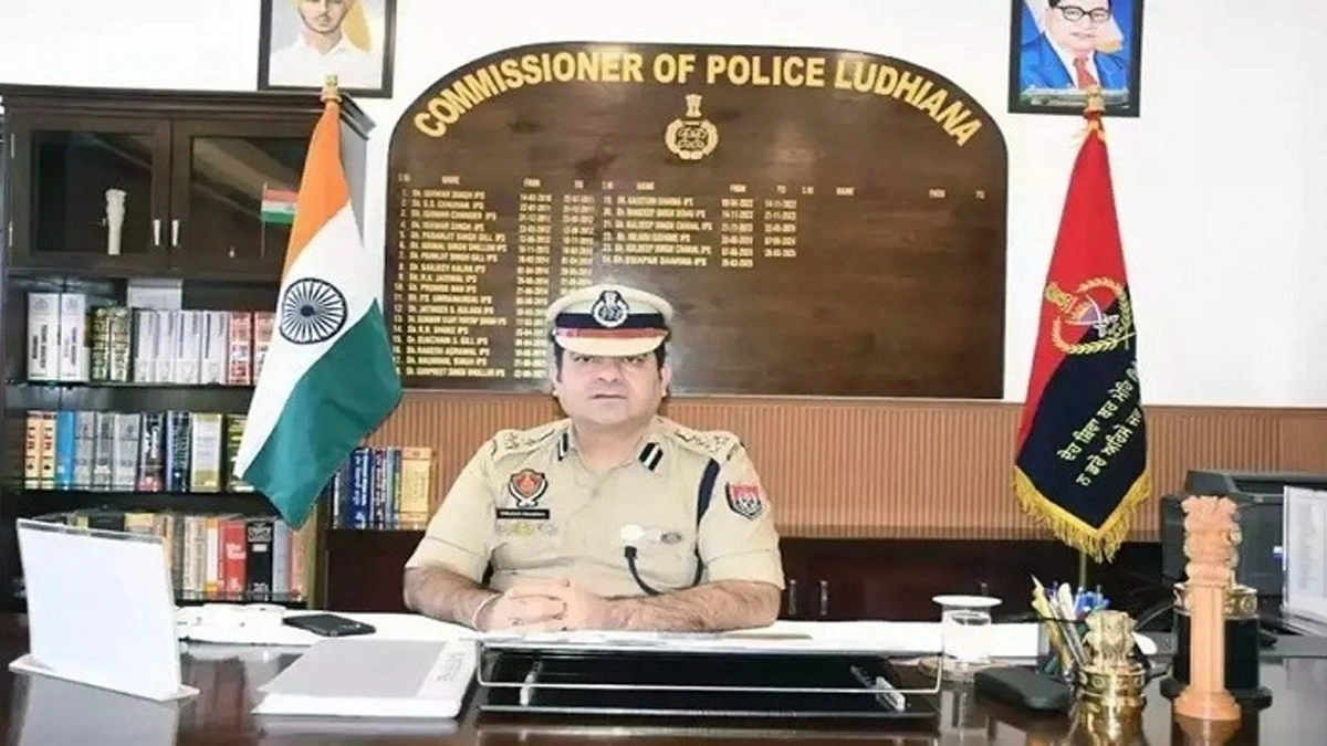 Punjab: लुधियाना में पुलिस कर्मी नहीं पहन सकेंगे जींस-टी-शर्ट, सीपी ने जारी किए औपचारिक ड्रेस कोड के आदेश।