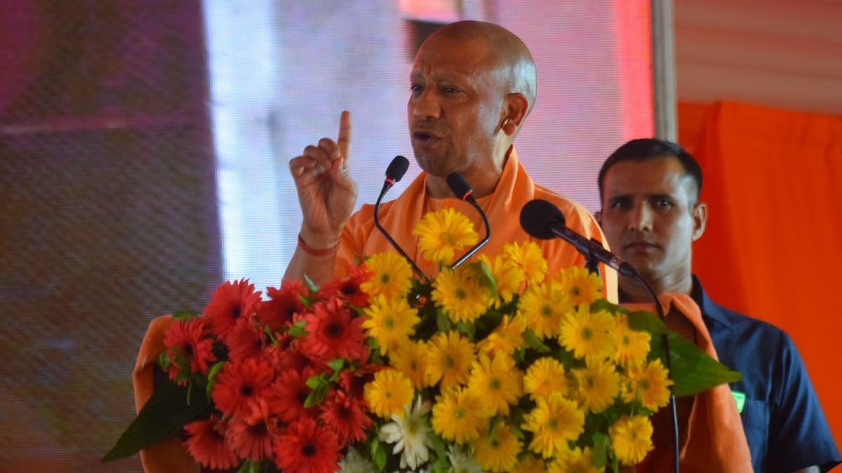 UP: गंगा एक्सप्रेस-वे का निरीक्षण: सीएम ने 20 मिनट तक की समीक्षा, निर्माण में देरी पर अफसरों को फटकारा; कहा- काम में लापरवाही नहीं होनी चाहिए।