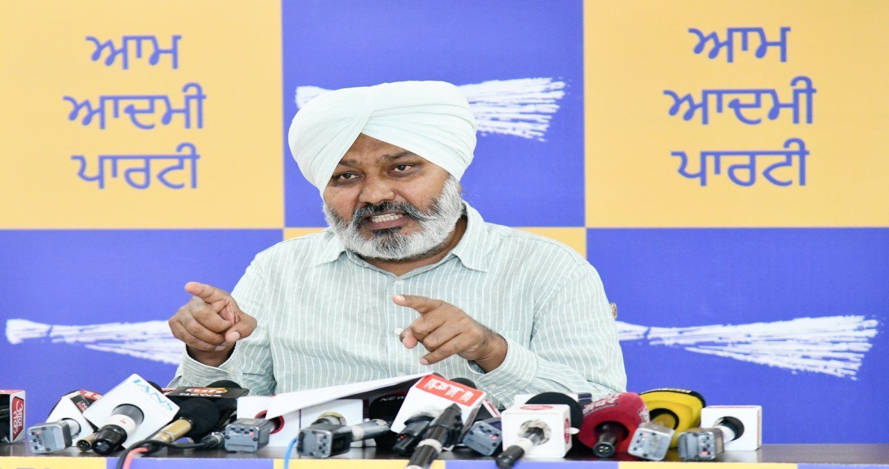 CM मान की निगरानी में विजिलेंस की बड़ी कार्रवाई: रिश्वतखोरी के आरोप में फाजिल्का के चार पुलिसकर्मी गिरफ्तार।