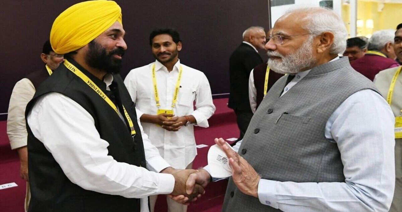 नीति आयोग की 10वीं गवर्निंग काउंसिल की बैठक में पीएम मोदी से मिले CM भगवंत मान, उठाए पंजाब के कई मुद्दे।