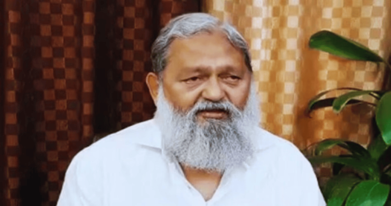 अंबाला में 100 करोड़ की सरकारी जमीन से बोर्ड गायब, मंत्री विज ने FIR के दिए आदेश।