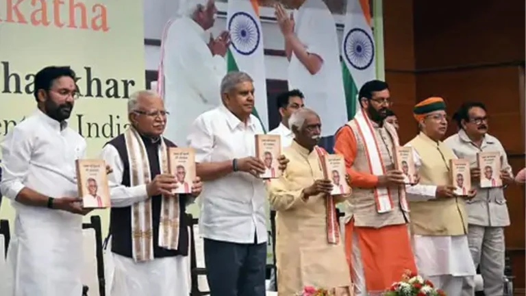 हरियाणा के CM नायब सैनी दिल्ली में: राज्यपाल बंडारू दत्तात्रेय की किताब का किया विमोचन, बोले– फौज ने पहलगाम हमले का दिया करारा जवाब