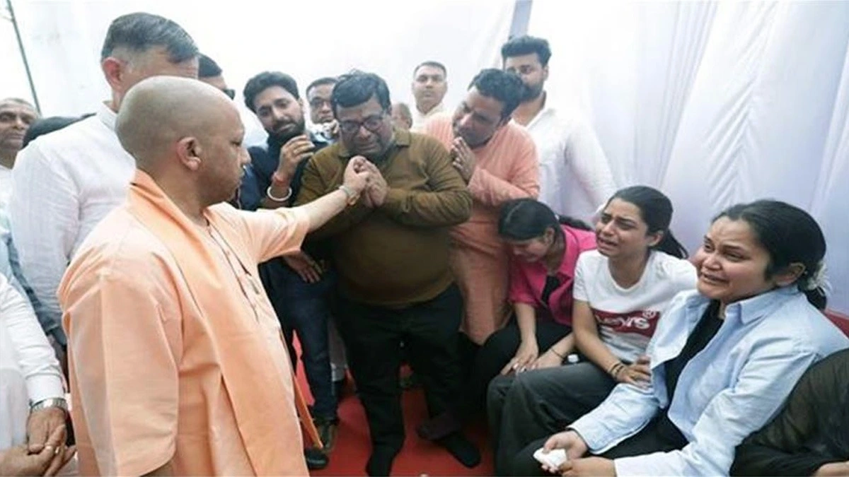 ऑपरेशन सिंदूर के बाद CM योगी का कड़ा संदेश: ‘शहीद शुभम की पत्नी से बोले – दोषियों को नहीं बख्शेंगे।