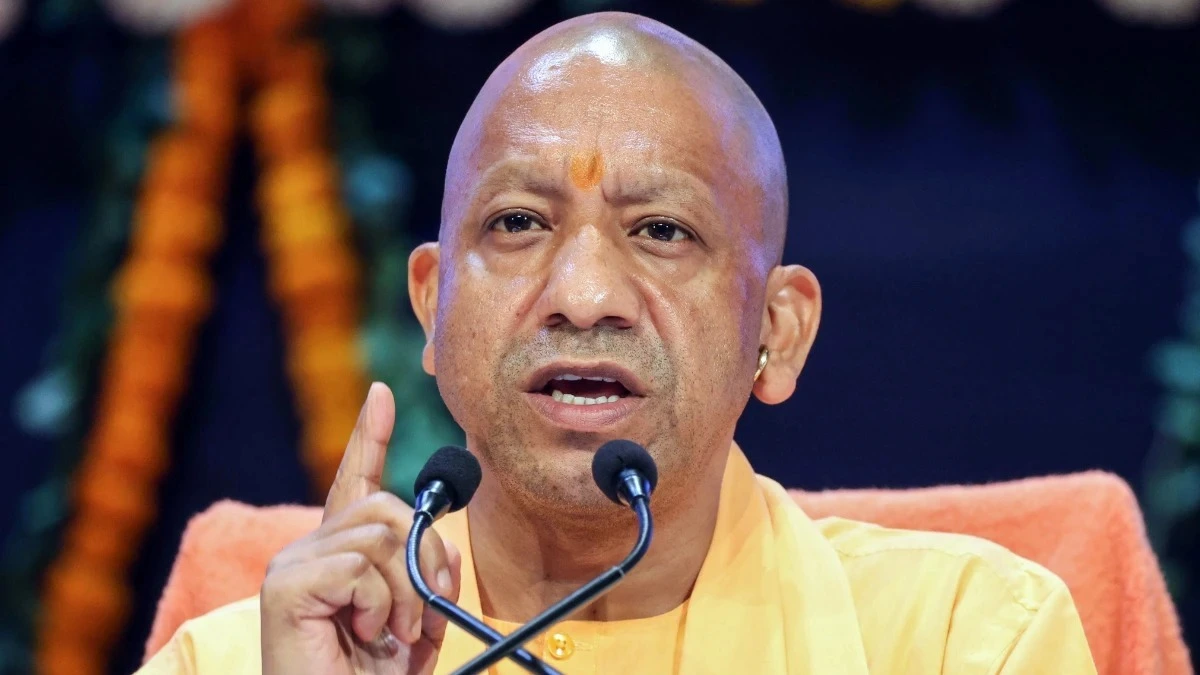 UP: सरकारी भवनों में प्रयोग होगा गाय के गोबर से बना पेंट, CM योगी का अधिकारियों को सख्त निर्देश।