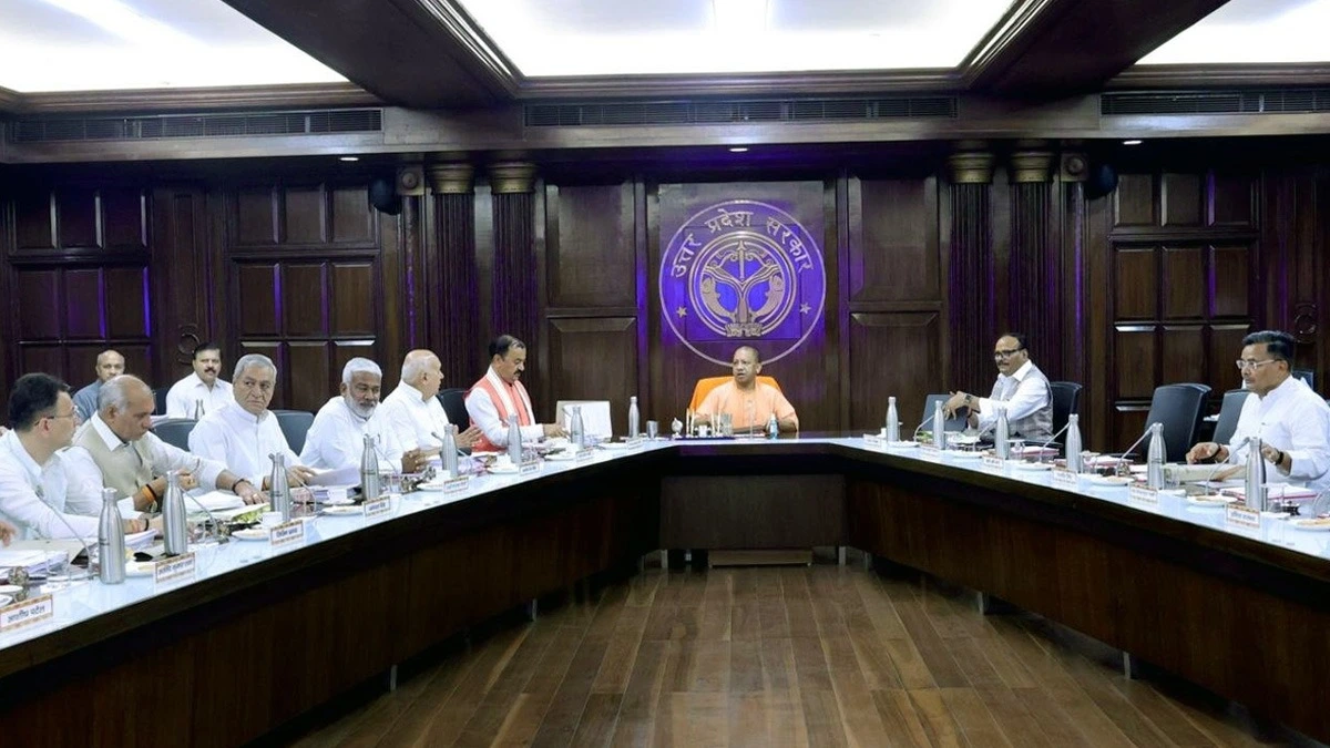 UP में 15 मई से शुरू होंगे सरकारी कर्मचारियों के तबादले: अडाणी से बिजली खरीदेगी सरकार, योगी कैबिनेट ने 11 प्रस्तावों को दी मंजूरी।