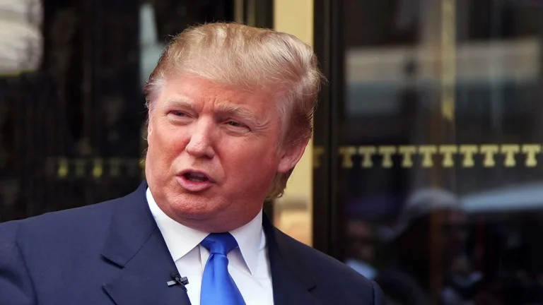 Donald Trump ने उठाया बड़ा कदम – अब विदेशों में बनी फिल्मों पर लगेगा 100% टैक्स