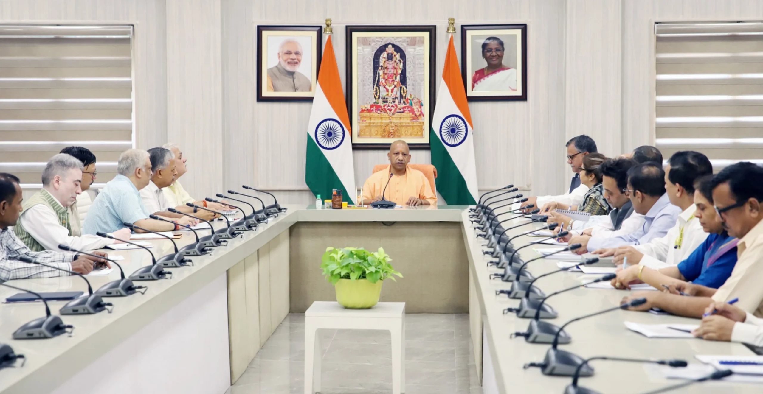 Yogi सरकार की Cabinet Meeting में 10 बड़े फैसले: रोजगार से लेकर पर्यटन और नए Universities तक