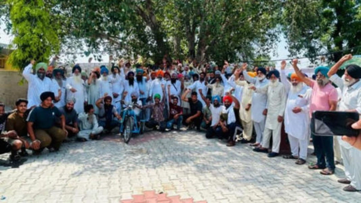 government की land pooling policy पर भड़के किसान, बोले – ‘पैसे से ज़मीन और पहचान नहीं खरीदी जा सकती’