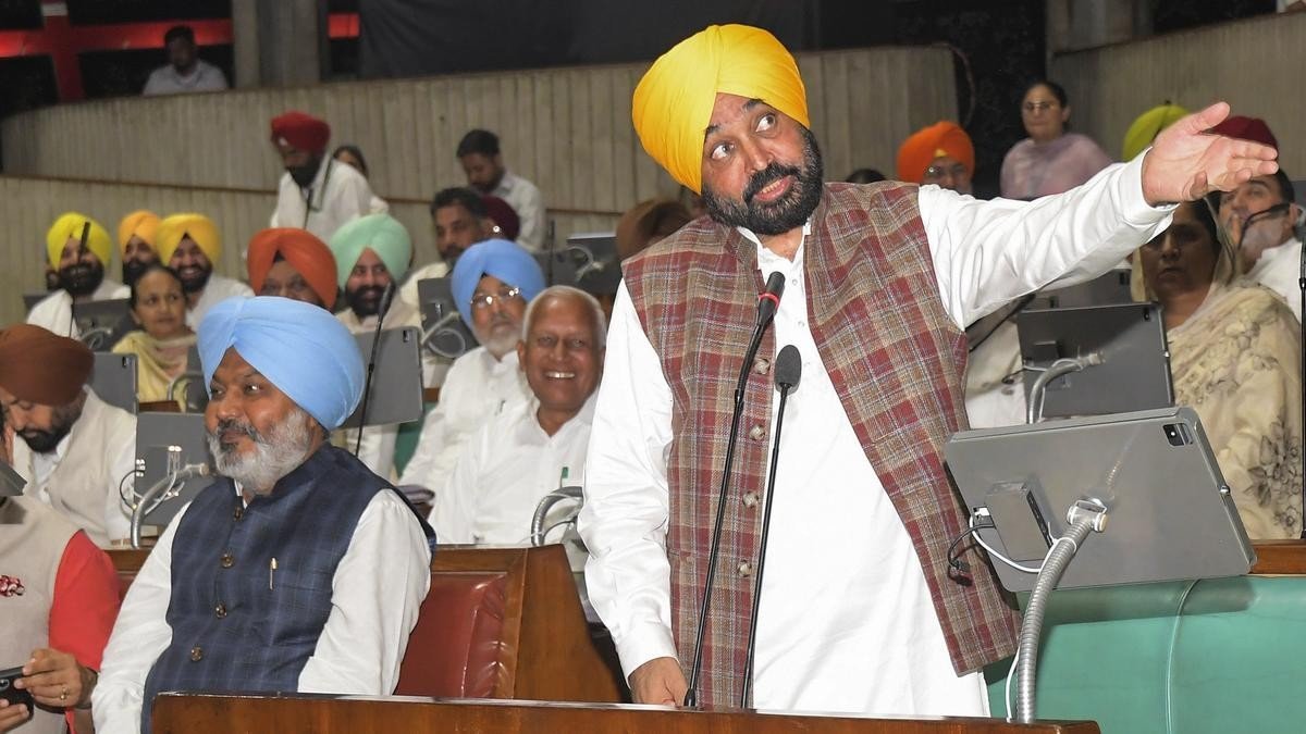 Punjab CM Bhagwant Mann का BJP-Congress पर हमला: कहा – लोगों को बांटकर सत्ता का मजा ले रही हैं Parties