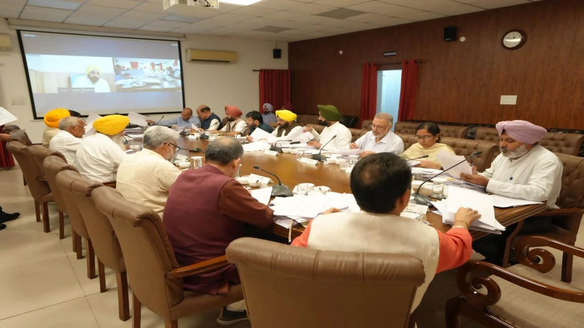 Flood Crisis पर Critical Meeting: CM Bhagwant Mann Hospital से ही लेंगे Cabinet Meeting, Farmers को रेत बेचने की इजाजत पर होगा फैसला