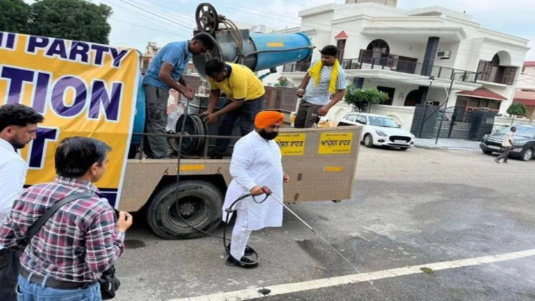 गली-गली में पहुंचा Sanitization Drive, Education Minister Harjot Singh Bains ने खुद संभाली कमान