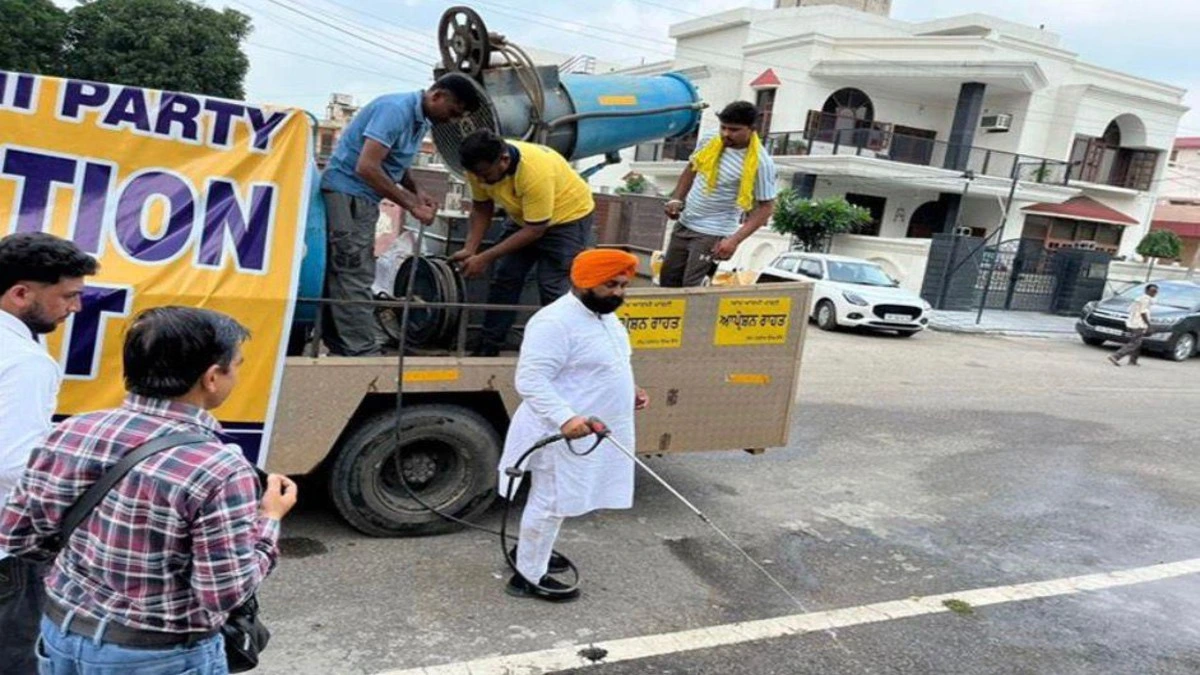 गली-गली में पहुंचा Sanitization Drive, Education Minister Harjot Singh Bains ने खुद संभाली कमान