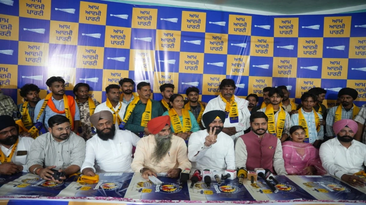 Labour Union के अध्यक्ष Dalbir Singh अपने साथियों सहित ‘AAP’ में शामिल Cabinet Minister Laljit Singh Bhullar ने सभी नेताओं का किया स्वागत