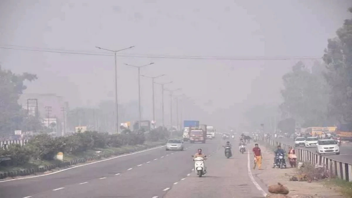 Montha के कमजोर पड़ते ही बढ़ा Pollution: Punjab में रात का तापमान सामान्य से 3°C ज्यादा, जल्द गिरेगा पारा