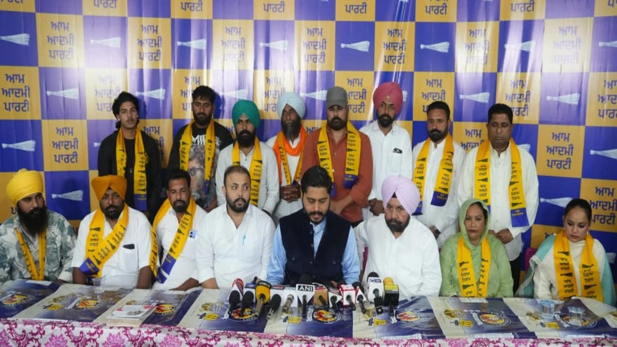 Khair Dinke के कई परिवार Aam Aadmi Party में शामिल, Tarn Taran By-Election से पहले APP को मिला बड़ा सहारा