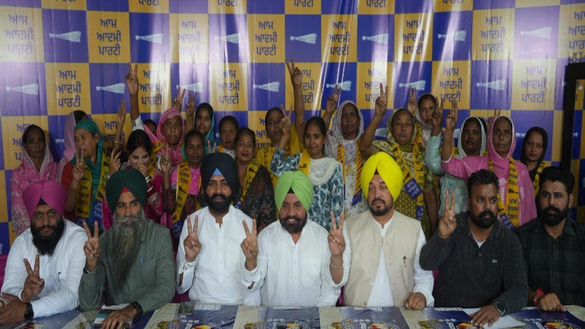 Tarn Taran by-election से पहले APP को बड़ा समर्थन; 100 से ज्यादा families ने party join की, महिलाओं और युवाओं ने कहा – हम Harmeet Sandhu को जिताएंगे