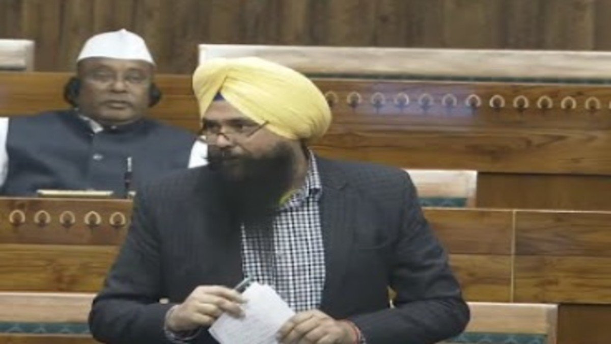 क्या अब Pan-Tobacco बेचने वाले करेंगे देश की सुरक्षा? Malvinder Singh Kang का BJP पर तंज