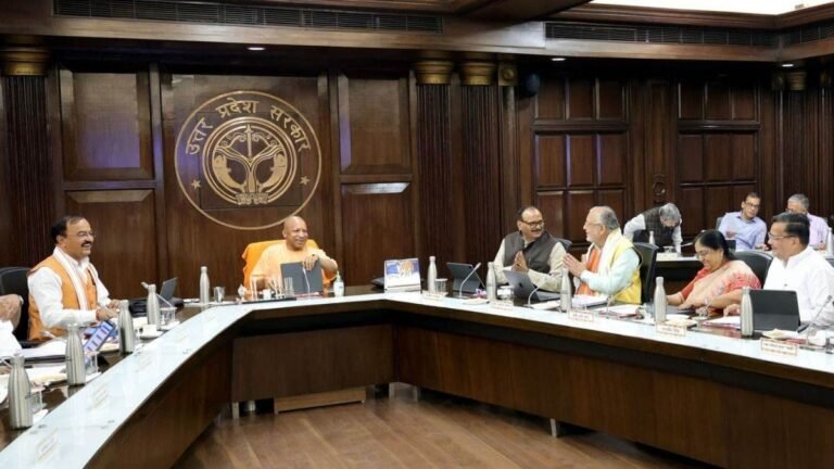 UP Cabinet Meeting: 5000 में कमर्शियल लैंड की गिफ्ट डीड.. योगी कैबिनेट की अहम बैठक में इन एक दर्जन प्रस्तावों पर लग सकती है मुहर