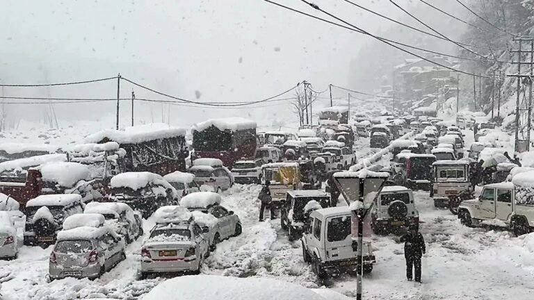हिमाचल में भारी बर्फबारी की चेतावनी आज:Tourists को ऊंचे क्षेत्रों में नहीं जाने की Advisory