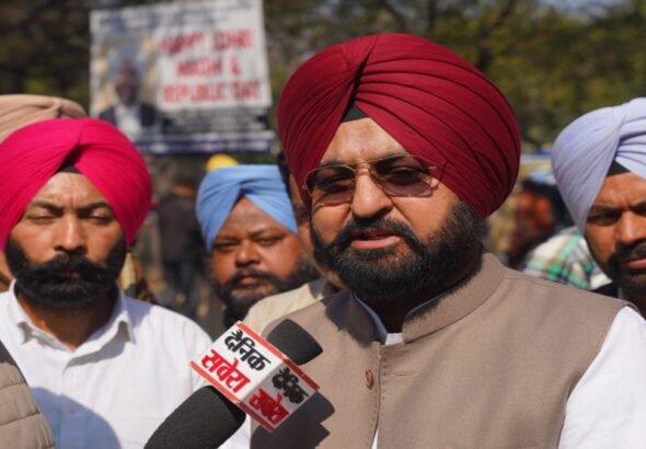 ‘दलित विरोधी कांग्रेस’ के खिलाफ ‘AAP’ ने पंजाब भर में किए विरोध प्रदर्शन, प्रताप बाजवा ने मंत्री ईटीओ पर की थी जातिवादी टिप्पणी