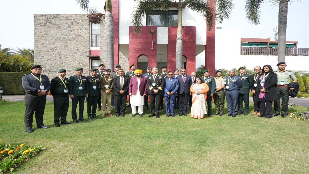 CM Bhagwant Singh Mann: नेशनल डिफेंस कॉलेज के एक प्रतिनिधिमंडल ने पंजाब का किया दौरा, मुख्यमंत्री भगवंत सिंह मान से की मुलाकात