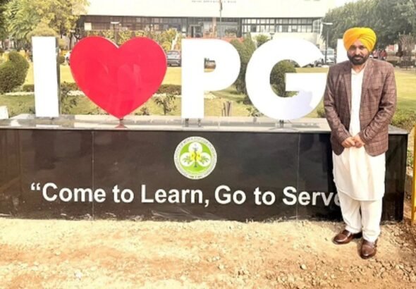 पंजाब CM भगवंत मान चंडीगढ़ PGI पहुंचे:आई लव पीजीआई सेल्फी प्वाइंट की सराहना की; बोले- यहां सेवा और सीखने की मिसाल