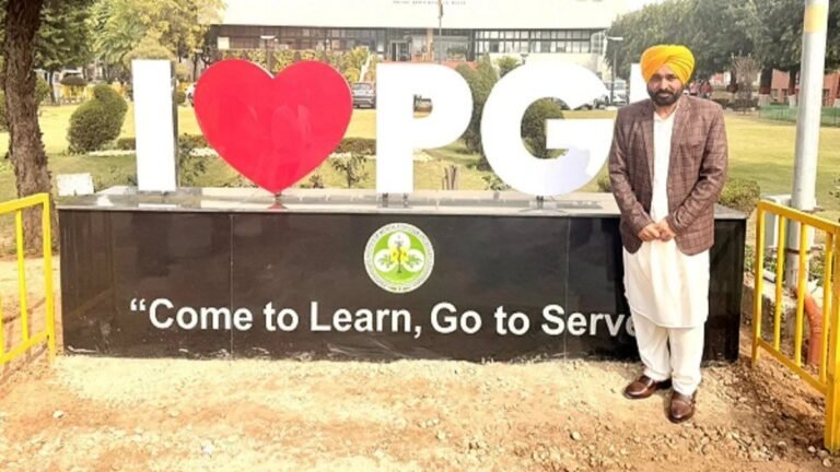 पंजाब CM भगवंत मान चंडीगढ़ PGI पहुंचे:आई लव पीजीआई सेल्फी प्वाइंट की सराहना की; बोले- यहां सेवा और सीखने की मिसाल
