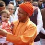 सीएम योगी के पास पहुंची मासूम की जिद; सैल्यूट, कविता और स्कूल एडमिशन के बीच दिखा मुख्यमंत्री का वात्सल्य