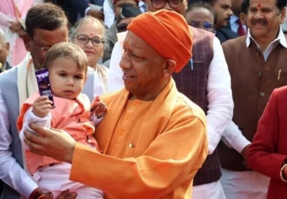 सीएम योगी के पास पहुंची मासूम की जिद; सैल्यूट, कविता और स्कूल एडमिशन के बीच दिखा मुख्यमंत्री का वात्सल्य