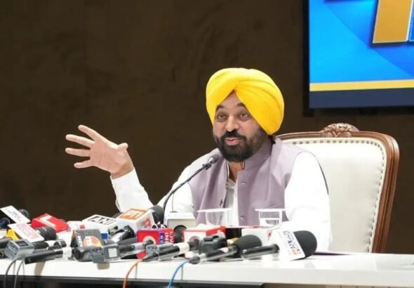 धनौला पुलिस की बड़ी कार्रवाई: नकली पुलिस बनकर ठगी करने वाले 3 आरोपी गिरफ्तार