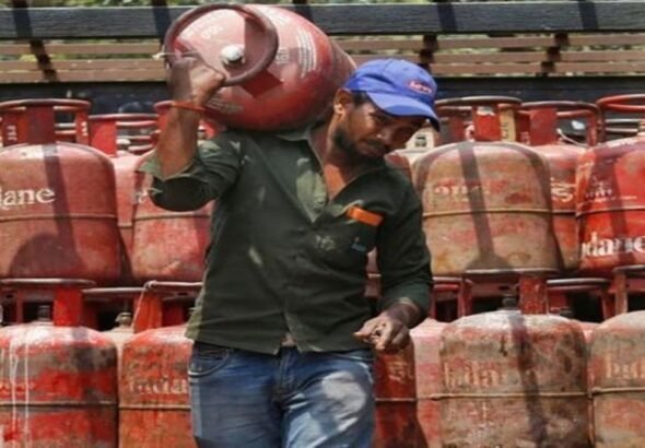 पंजाब में बचा कॉमर्शियल सिलेंडर का सिर्फ 3 दिन का स्टॉक, 10 हजार शादियों पर बना संकट, घरेलू Gas बुकिंग हुई बंद, विधानसभा में हुआ हंगामा!