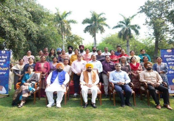 CM भगवंत सिंह मान ने सिंगापुर प्रशिक्षण के लिए प्रिंसिपलों के आठवें बैच को रवाना किया, अब तक 234 प्रिंसिपल विश्व स्तरीय प्रशिक्षण के लिए भेजे गए