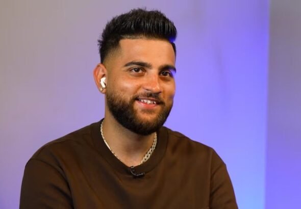 पंजाबी सिंगर Karan Aujla  को बेंगलुरु शो से पहले नोटिस:छह गाने स्टेज पर नहीं गा पाएंगे, चंडीगढ़ के प्रोफेसर की शिकायत पर कार्रवाई