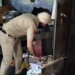 अमृतसर में पंजाब पुलिस का सर्च अभियान; घर से हथियार और कारतूस बरामद, गांव पंडोरी वड़ैच में पुलिस की घेराबंदी