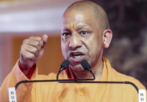 CM योगी की मां पर विवादित टिप्पणी करने वाले मौलाना के खिलाफ कार्रवाई, पुलिस ने दर्ज की FIR