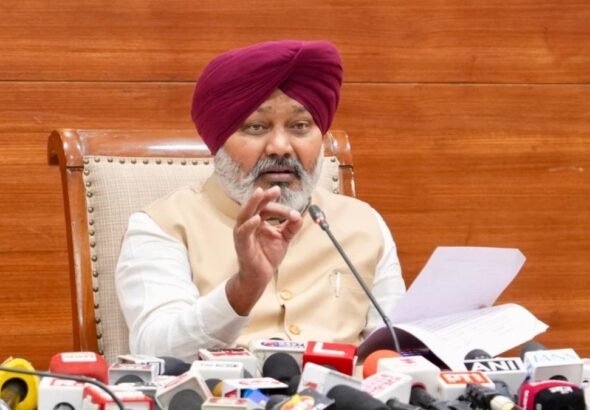 आप’ सरकार के अधीन पंजाब राजस्व विकास में शीर्ष 3 राज्यों में शामिल, अपना कर राजस्व बढ़कर 57,919 करोड़ रुपये हुआ: हरपाल सिंह चीमा