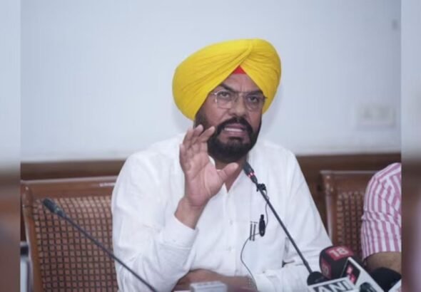 अमृतसर में 11 आम आदमी क्लीनिक मंजूर:4 करोड़ का फंड जारी, फ्री होंगे 42 तरह के टेस्ट; मुफ्त इलाज सुविधाएं जल्द शुरू