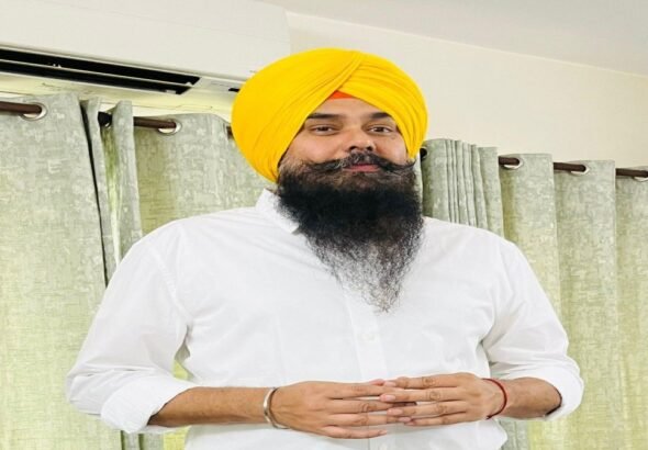 श्री अकाल तख्त साहिब के फैसलों पर सवाल उठाना सुखबीर बादल की हताशा का प्रतीक: Malvinder Singh Kang