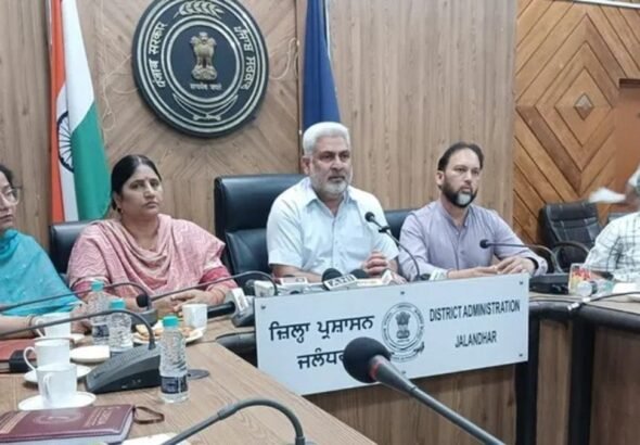 जालंधर में मंत्री लाल चंद काटारुचक पहुंचे, गेहूं खरीद के 24 घंटे में भुगतान; मंडियों में पुख्ता प्रबंध किए गए